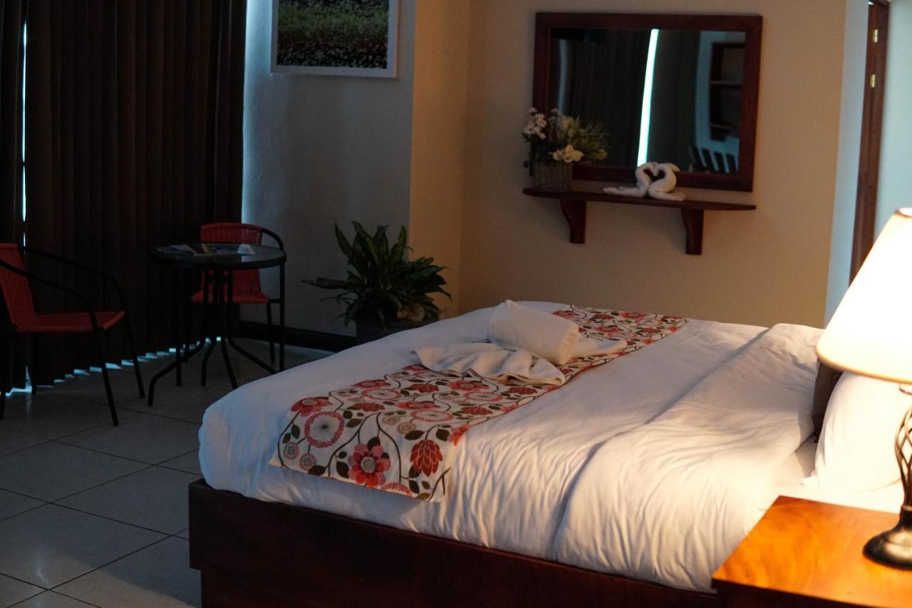 Puerta Del Cielo Quepos Hotel Екстериор снимка
