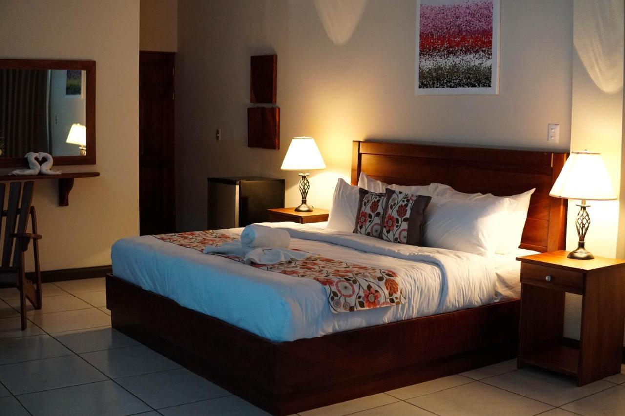Puerta Del Cielo Quepos Hotel Екстериор снимка