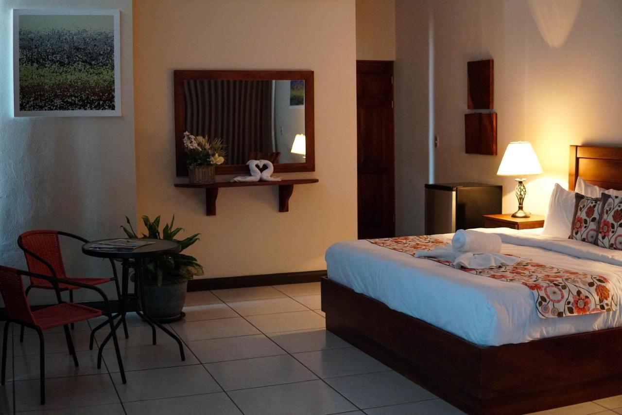 Puerta Del Cielo Quepos Hotel Екстериор снимка