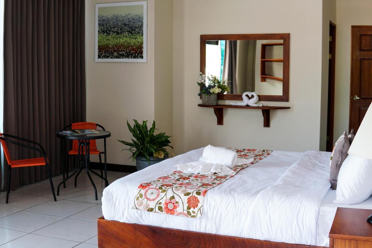 Puerta Del Cielo Quepos Hotel Екстериор снимка